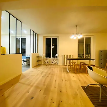 Spacieux De Deux Pieces Apartment *